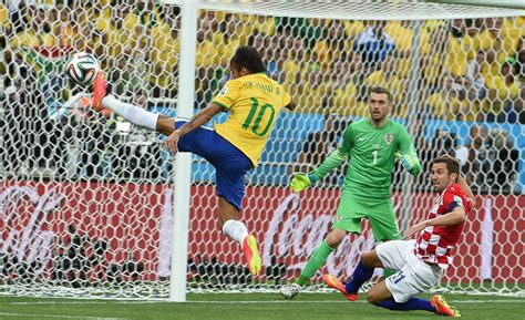 サッカーW杯2014ブラジル大会におけるシュテファン・キーナスの驚異的ゴールパフォーマンス